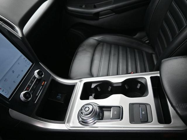 Photo of 2023 Oxford White Ford Edge