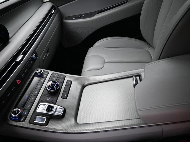 Photo of 2024 Silver Hyundai PALISADE