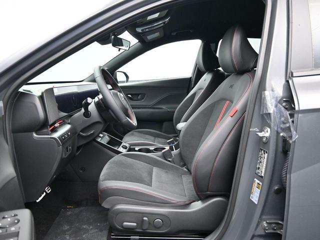 Photo of 2025 Gray Pearl Hyundai KONA