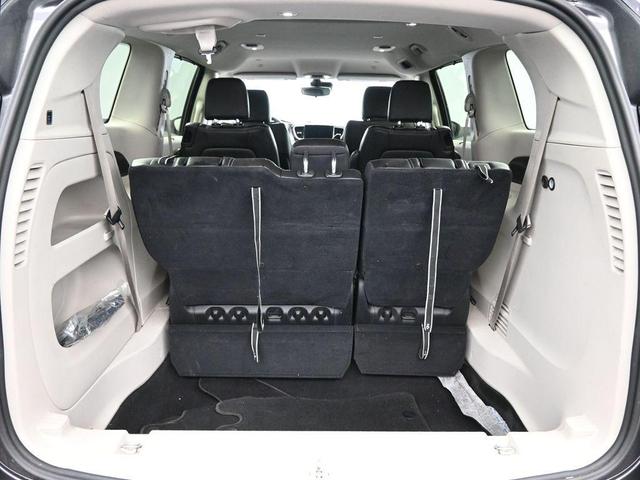 Photo of 2023 Granite Crystal Clearcoat Metallic Chrysler Pacifica