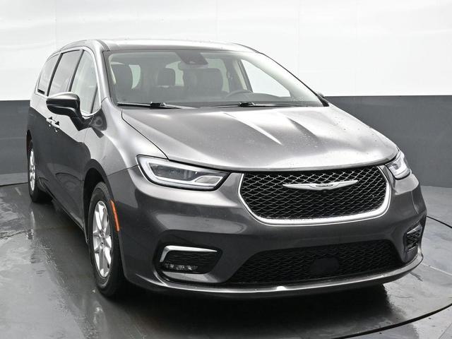 Photo of 2023 Granite Crystal Clearcoat Metallic Chrysler Pacifica