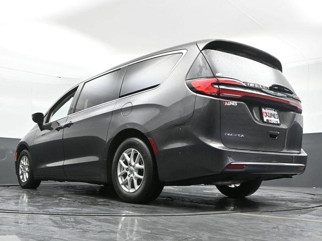 Photo of 2023 Granite Crystal Clearcoat Metallic Chrysler Pacifica