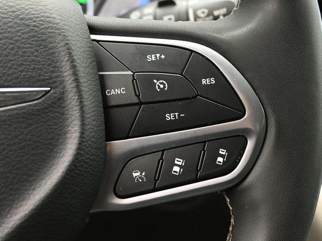 Photo of 2023 Granite Crystal Clearcoat Metallic Chrysler Pacifica