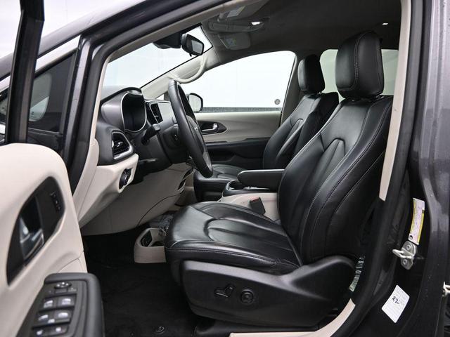 Photo of 2023 Granite Crystal Clearcoat Metallic Chrysler Pacifica