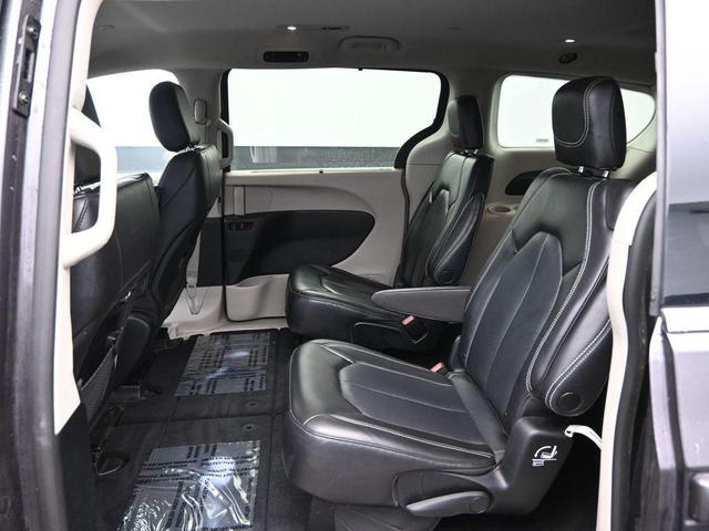 Photo of 2023 Granite Crystal Clearcoat Metallic Chrysler Pacifica