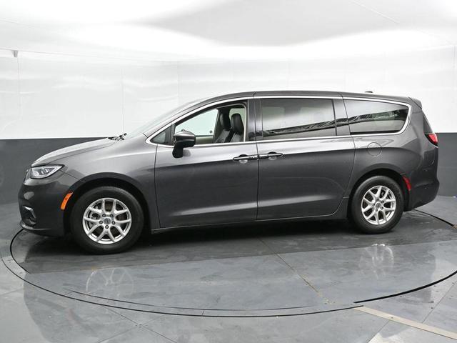 Photo of 2023 Granite Crystal Clearcoat Metallic Chrysler Pacifica