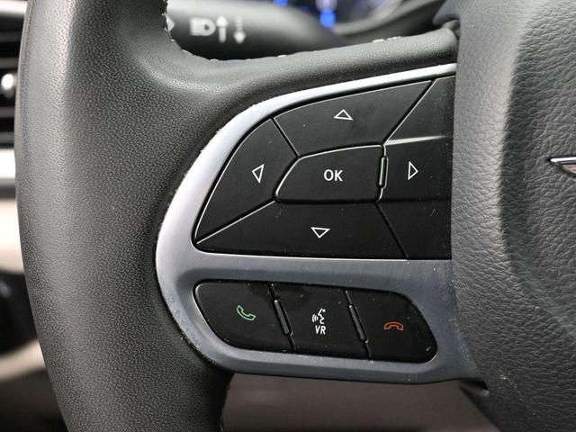 Photo of 2023 Granite Crystal Clearcoat Metallic Chrysler Pacifica