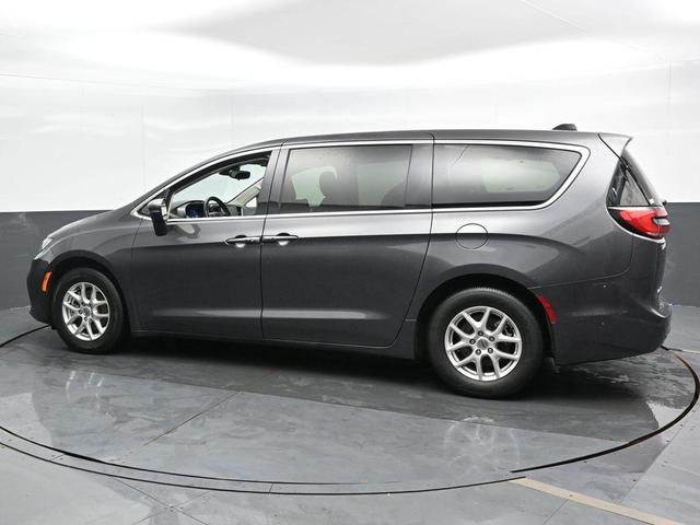 Photo of 2023 Granite Crystal Clearcoat Metallic Chrysler Pacifica