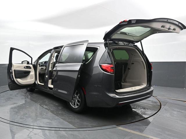 Photo of 2023 Granite Crystal Clearcoat Metallic Chrysler Pacifica