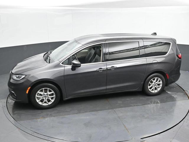 Photo of 2023 Granite Crystal Clearcoat Metallic Chrysler Pacifica
