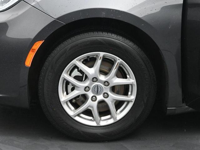 Photo of 2023 Granite Crystal Clearcoat Metallic Chrysler Pacifica