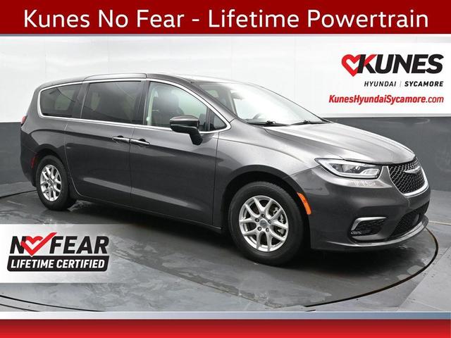 Photo of 2023 Granite Crystal Clearcoat Metallic Chrysler Pacifica