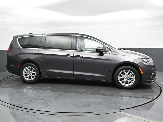 Photo of 2023 Granite Crystal Clearcoat Metallic Chrysler Pacifica