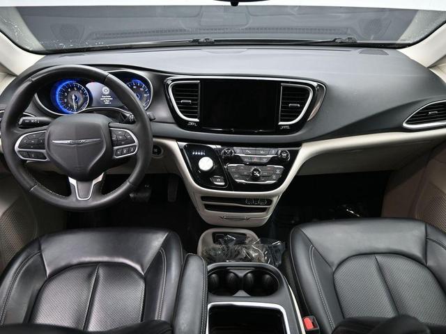 Photo of 2023 Granite Crystal Clearcoat Metallic Chrysler Pacifica