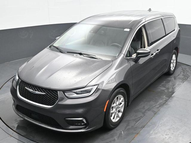Photo of 2023 Granite Crystal Clearcoat Metallic Chrysler Pacifica