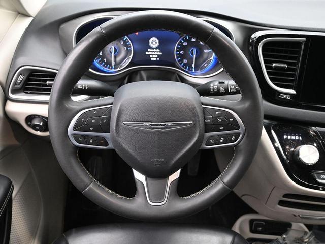 Photo of 2023 Granite Crystal Clearcoat Metallic Chrysler Pacifica