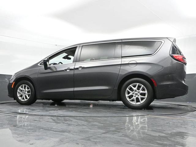 Photo of 2023 Granite Crystal Clearcoat Metallic Chrysler Pacifica