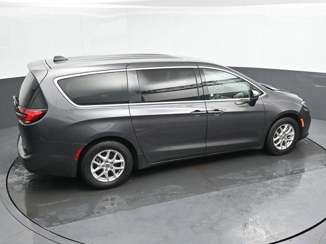 Photo of 2023 Granite Crystal Clearcoat Metallic Chrysler Pacifica