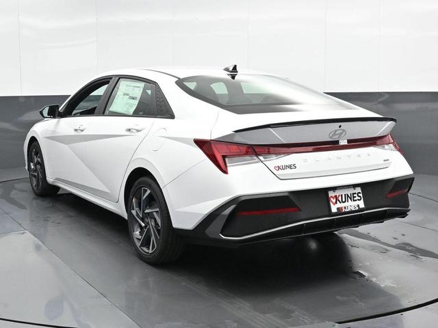 Photo of 2025 White Hyundai ELANTRA HEV