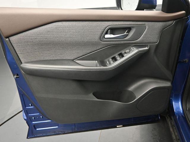 Photo of 2023 Caspian Blue Nissan Rogue