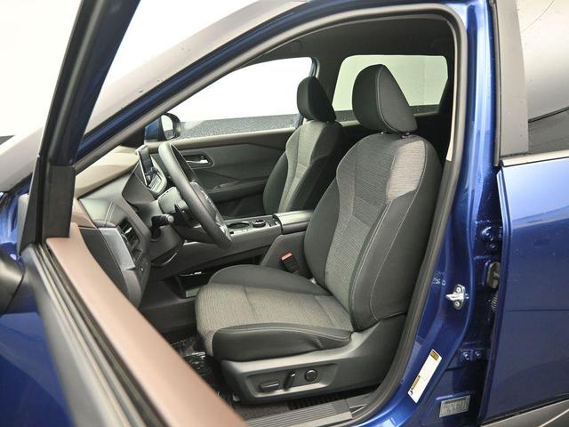 Photo of 2023 Caspian Blue Nissan Rogue