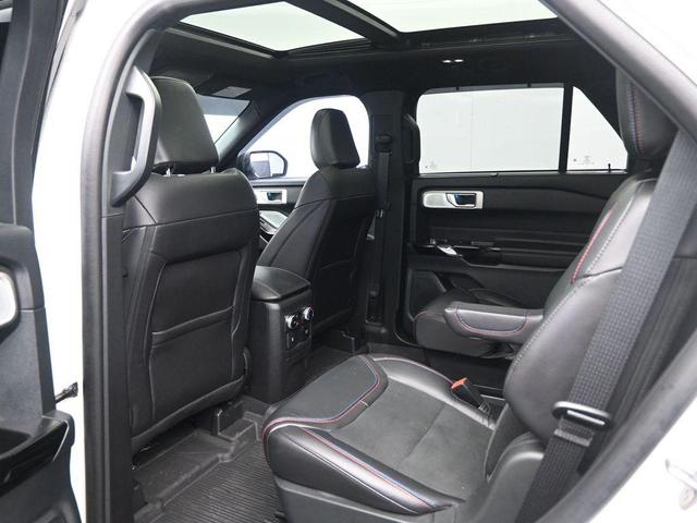 Photo of 2023 Star White Ford Explorer