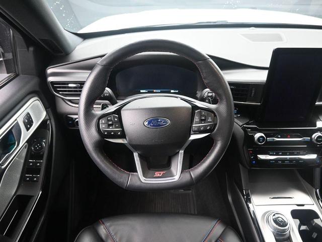 Photo of 2023 Star White Ford Explorer