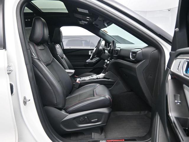Photo of 2023 Star White Ford Explorer