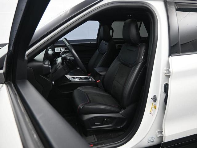 Photo of 2023 Star White Ford Explorer