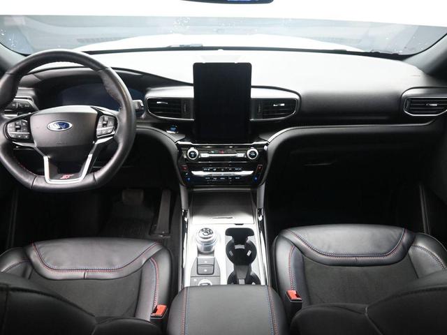 Photo of 2023 Star White Ford Explorer