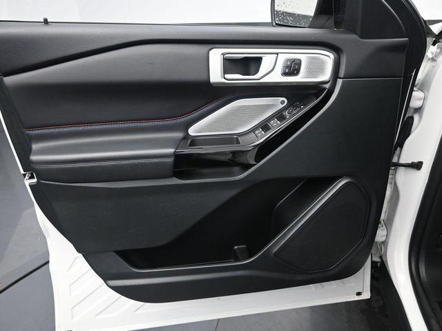 Photo of 2023 Star White Ford Explorer