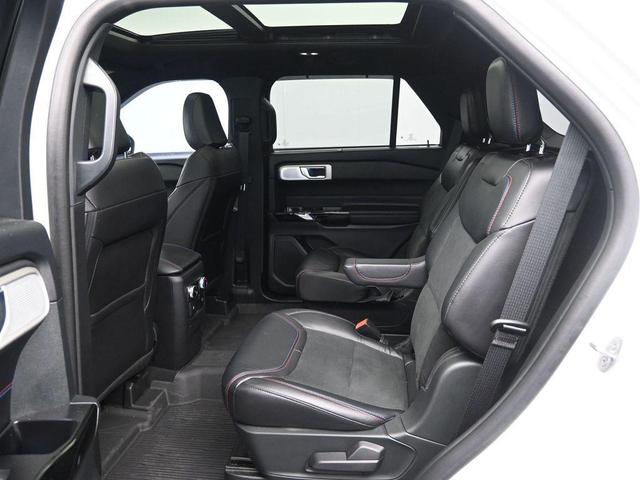 Photo of 2023 Star White Ford Explorer