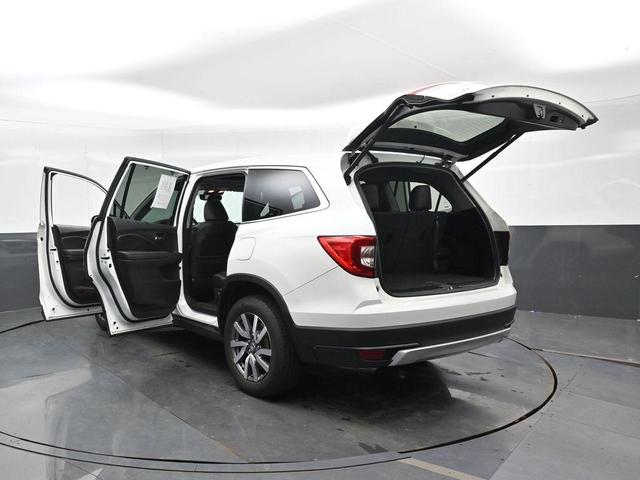 Photo of 2021 White Honda Pilot