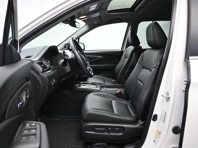 Photo of 2021 White Honda Pilot