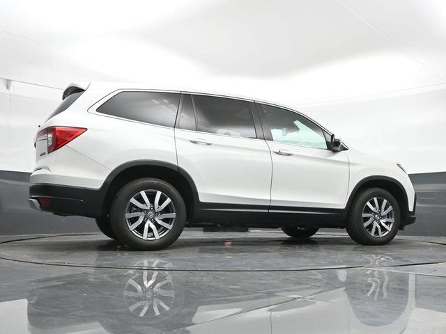 Photo of 2021 White Honda Pilot