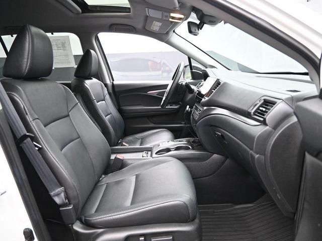 Photo of 2021 White Honda Pilot