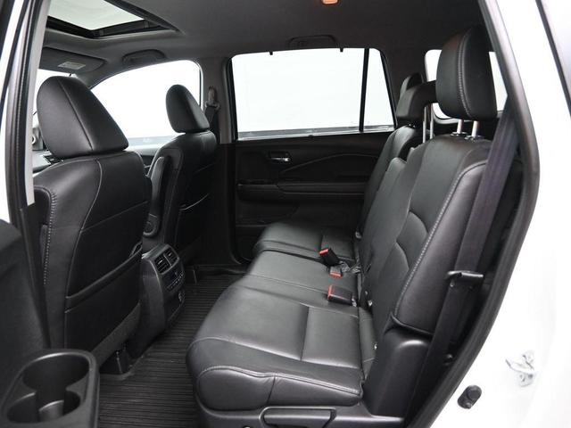 Photo of 2021 White Honda Pilot