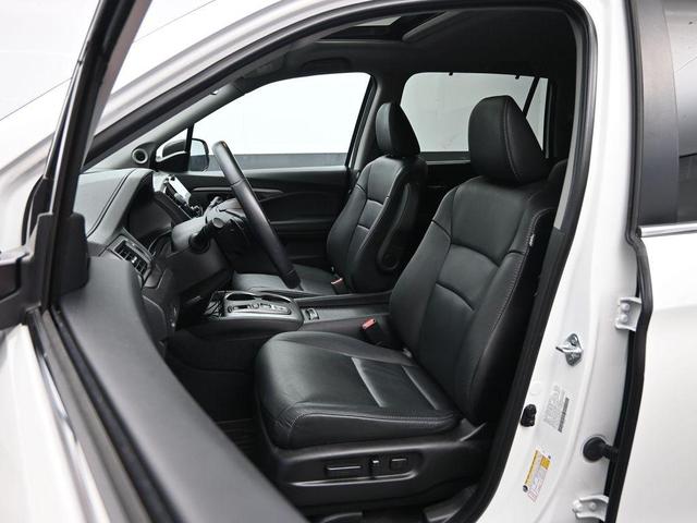 Photo of 2021 White Honda Pilot