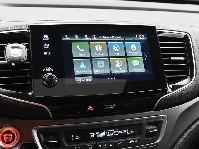 Photo of 2021 White Honda Pilot