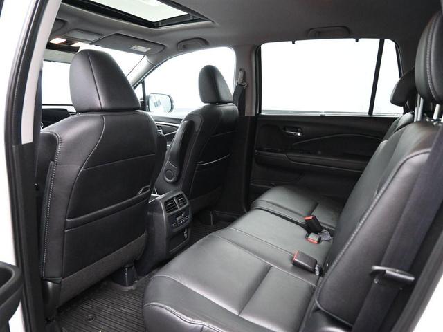 Photo of 2021 White Honda Pilot