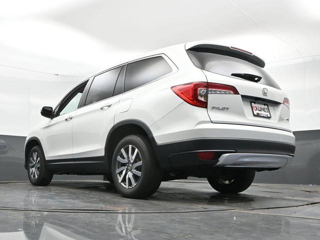 Photo of 2021 White Honda Pilot