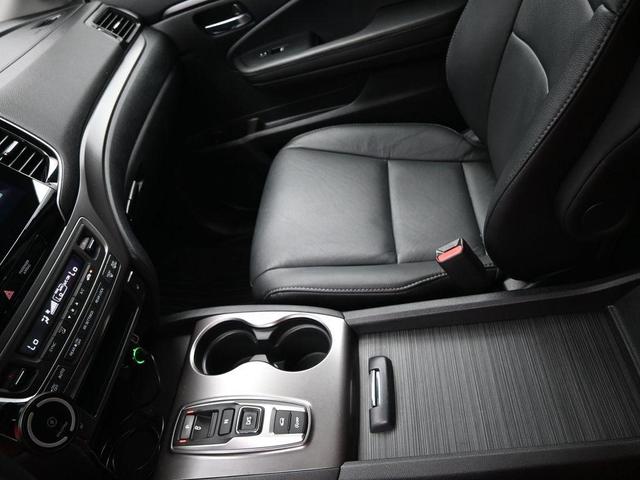 Photo of 2021 White Honda Pilot