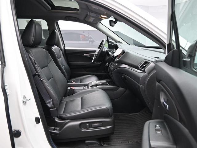 Photo of 2021 White Honda Pilot