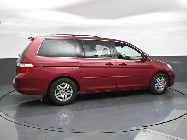 Photo of 2005 Tango Red Pearl Honda Odyssey
