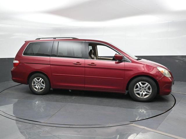 Photo of 2005 Tango Red Pearl Honda Odyssey