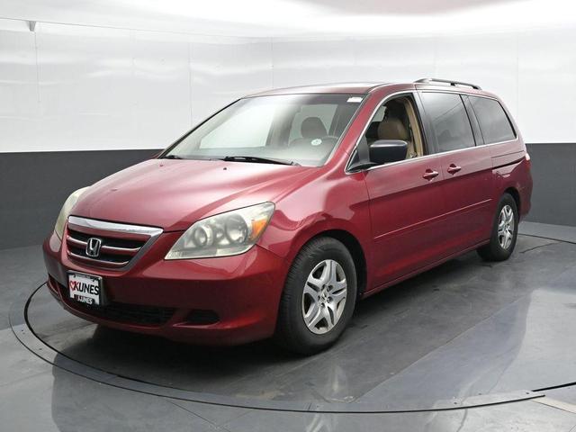 Photo of 2005 Tango Red Pearl Honda Odyssey