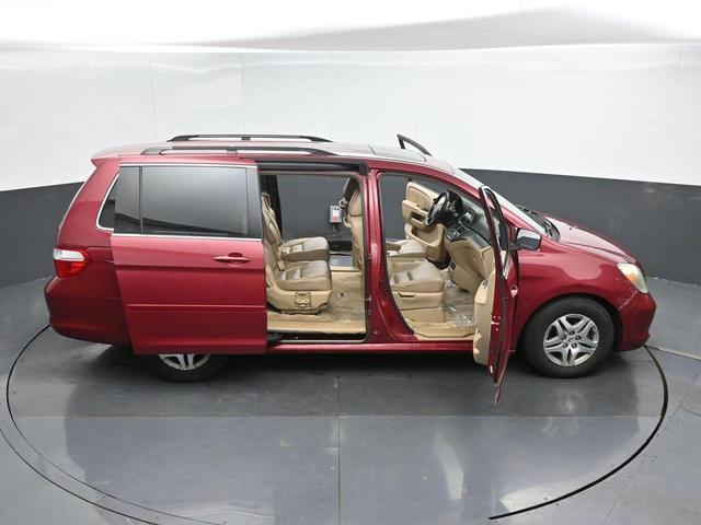Photo of 2005 Tango Red Pearl Honda Odyssey