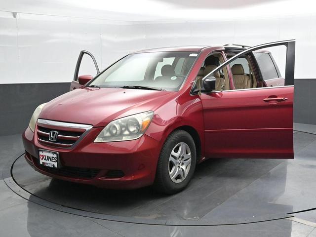 Photo of 2005 Tango Red Pearl Honda Odyssey