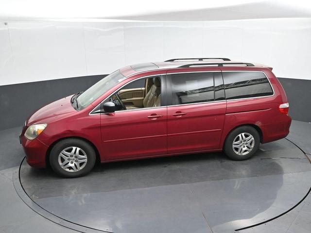 Photo of 2005 Tango Red Pearl Honda Odyssey