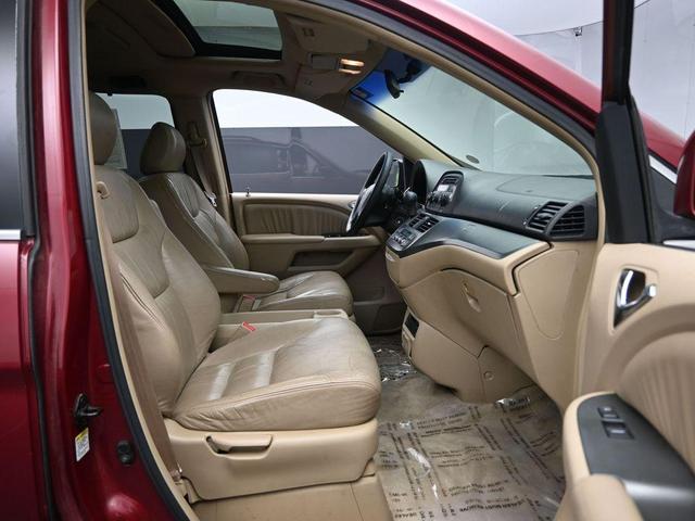 Photo of 2005 Tango Red Pearl Honda Odyssey